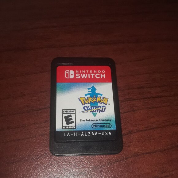 Pokemon Sword 2019 Nintendo Switch Game Freak Gamecard Only Tested and Works - Picture 1 of 1